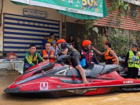 ยามาฮ่า ร่วมสนับสนุน ทีมเวฟรันเนอร์จิตอาสา ช่วยเหลือผู้ประสบอุทกภัย