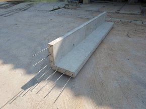 Precast Retaining Wall vs Cast-in-Place Concrete: Which to Choose