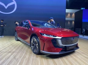 มาสด้าพร้อมก้าวสู่ยุคใหม่กับรถไฟฟ้า THE ALL-ELECTRIC MAZDA6e  เปิดให้ลงทะเบียนจองสิทธิ์ Mazda6e Premiere Package*