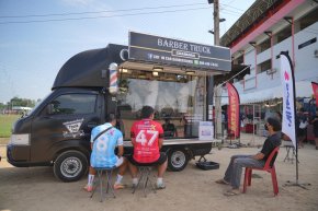  ซูซูกิ ผนึกกำลังพันธมิตร ส่ง SUZUKI CARRY FOOD TRUCK และ BABER TRUCK  ลงพื้นที่ช่วยเยียวยาประชาชนหลังผลกระทบน้ำท่วม จ.เชียงราย  พร้อมร่วมระดมทุนช่วยเหลือผู้ประสบภัยน้ำท่วมในภาคใต้