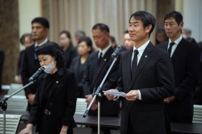 ตรีเพชรอีซูซุเซลส์ และกลุ่มตรีเพชร ร่วมถวายอาลัย สมเด็จบรมราชชนนีพันปีหลวง