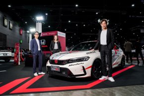อัปเลเวลความสปอร์ตกับรถฮอนด้ารุ่นฮิต ในงาน Bangkok Auto Salon 2025  นำโดย HR-V e:HEV แต่ง MUGEN รอบคัน สะท้อน DNA สปอร์ตเข้มเต็มขั้น  และ HR-V e:HEV พร้อมชุดแต่งโมดูโล  พร้อมด้วยไฮไลต์ Civic Type R ตัวแรงสายสนามแข่ง