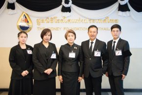 ลามิน่าทูลเกล้าฯ ถวายเงินสมทบมูลนิธิโรคไต