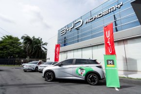 บีวายดี ประเทศไทย ผนึกกำลังกับ LINE MAN ส่งมอบรถ BYD เดินหน้าสร้าง ระบบนิเวศของยานยนต์ไฟฟ้า รองรับการขยายเครือข่าย EV บน LINE MAN RIDE