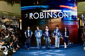 ROBINSON SUPER JEANS WEEK 2025 ปลุกพลังเดนิมทั่วประเทศ!  แฟชั่นโชว์สุดร้อนแรงแท็กทีม 5 หนุ่ม LYKN และเหล่าเดนิมไอคอน  สร้างปรากฏการณ์ทุกวันคือวันยีนส์ Jeans All Day, Every Day