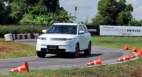 แอบลองของใหม่ JAECOO J5 EV  ความแรงเน้นการใช้งานถือว่าเพียงพอ ..ช่วงล่างตอบสนองดี อาจถูกจริตคนชอบฟิลลิ่งของช่วงล่างแข็งๆ นิดหนึ่ง