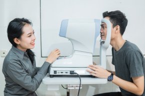 เครื่องมือวัดสายตาที่ดีควรมีมาตรฐานอะไร | เช็คลิสต์เลือกเครื่องให้แม่นและน่าเชื่อถือ (Grandlondon Optical)
