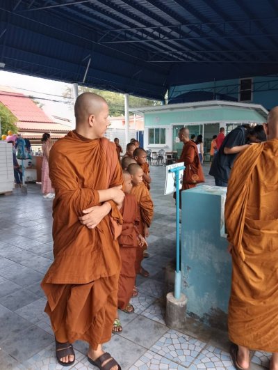 คณะพระภิกษุและสามเณร วัดโพธิญาณรังสี 