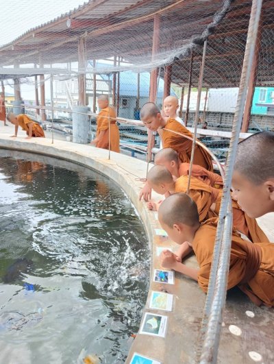 คณะพระภิกษุและสามเณร วัดโพธิญาณรังสี 