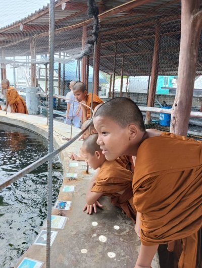 คณะพระภิกษุและสามเณร วัดโพธิญาณรังสี 