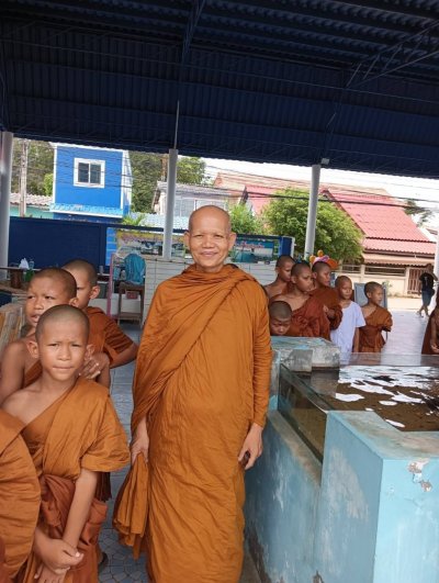 คณะพระภิกษุและสามเณร วัดโพธิญาณรังสี 