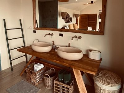 อ่างอาบน้ำหรูหราที่ผลิตในโรงงานไทย ใช้มาตรฐานการผลิตในประเทศและควบคุมคุณภาพทุกขั้นตอน เหมาะสำหรับโครงการบ้านจัดสรรและคอนโดในประเทศไทย