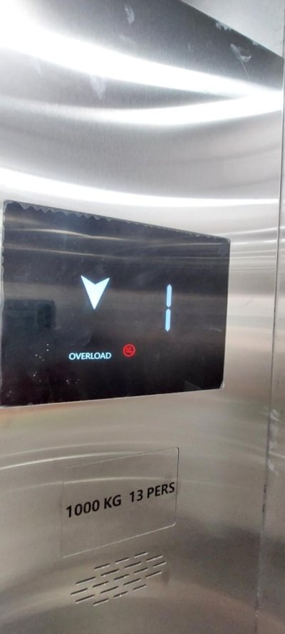 แผงตัวเลขบอกชั้นภายในตู้ลิฟต์