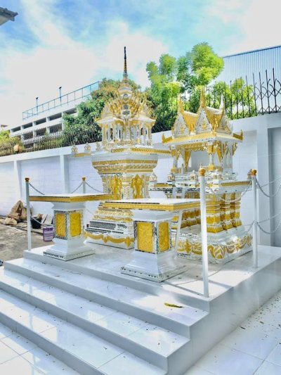 ศาลพระภูมิและศาลเจ้าที่ติดกระจก S43XT