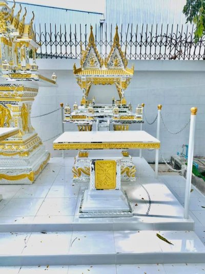 ศาลพระภูมิและศาลเจ้าที่ติดกระจก S43XT