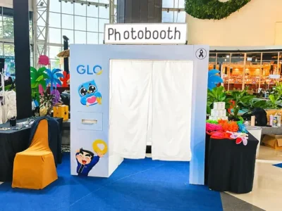ตู้ Photo Booth แบบห้องปิด หุ้มลายแบรนด์ GLO งานอีเวนต์ในห้าง – Rabbit Photobooth