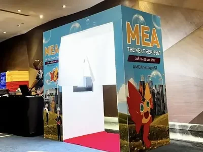 ตู้ Photo Booth แบบห้องปิด หุ้มลายแบรนด์ งาน MEA The Next Gen 2567 – Rabbit Photobooth