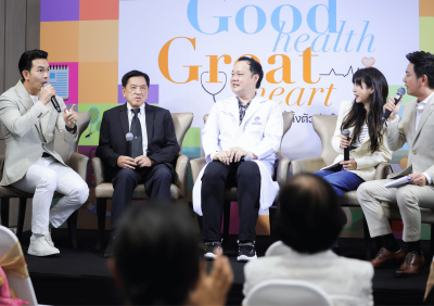 ดร.อั้ม อธิชาติ และ วีเจจ๋า ณัฐฐาวีรนุช ในงาน ”Good Health Great Heart — เฮลธ์ตี้ทั้งตัว หัวใจแฮปปี้” 