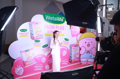 Grand Opening"ไอรอน พลัส เอลเดอร์เบอร์รี แอนด์ มัลติวิตามิน"