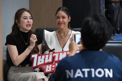 คุณเมเปิ้ล CEO เวลา Press Visit  ไชน่าทาวน์ ชะช่า