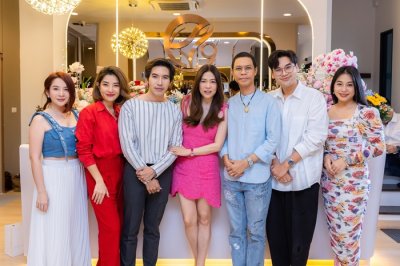 ครูก๊อง-บอสหมี ควงคู่ทำบุญเปิด EV9 TOWER