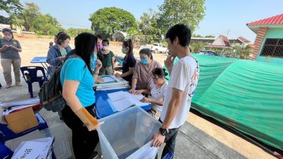 เทศบาลตำบล ท่าเชียงทองได้ส่งวัสดุอุปกรณ์การเลือกตั้งให้แก่เจ้าพนักงานผู้ดำเนินการเลือกตั้ง เขตเลือกตั้งที่ 1 และเขตเลือกตั้งที่ 2 