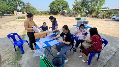 ส่งวัสดุอุปกรณ์การเลือกตั้งให้แก่เจ้าพนักงานผู้ดำเนินการเลือกตั้ง เขตเลือกตั้งที่ 1 และเขตเลือกตั้งที่ 2