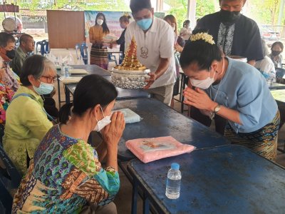 สรงน้ำพระและรดน้ำดำหัวผู้สูงอายุในเขตเทศบาลตำบลท่าเชียงทอง ทั้ง 4 หมู่บ้าน ช่วงบ่าย บ้านป่าซางน้อย