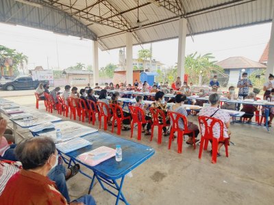 สรงน้ำพระและรดน้ำดำหัวผู้สูงอายุในเขตเทศบาลตำบลท่าเชียงทอง ทั้ง 4 หมู่บ้าน ช่วงบ่าย บ้านสันมะกรูด 