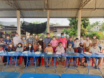 สรงน้ำพระและรดน้ำดำหัวผู้สูงอายุในเขตเทศบาลตำบลท่าเชียงทอง ทั้ง 4 หมู่บ้าน ช่วงบ่าย บ้านสันมะกรูด 