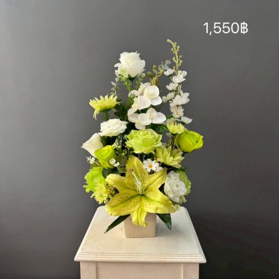 แจกันดอกไม้ประดิษฐ์