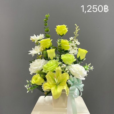 แจกันดอกไม้ประดิษฐ์