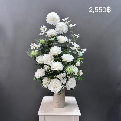 แจกันดอกไม้ประดิษฐ์