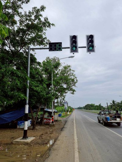 งานติดตั้งสัญญาณไฟจราจร จ.นครปฐม