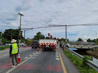 งานติดตั้งสัญญาณไฟจราจร จ.นครปฐม