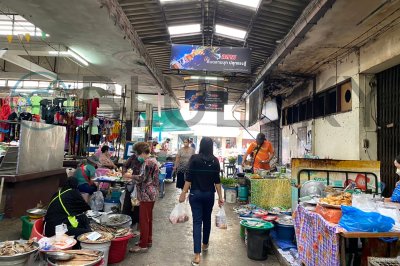 Hanging Banner ตลาดสด | Market OOH Media | Small Size Big Impact