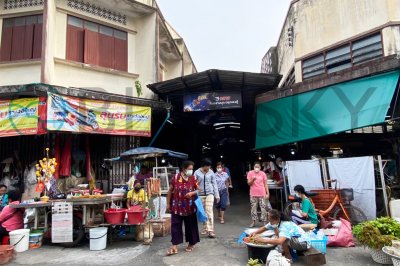 Hanging Banner ตลาดสด | Market OOH Media | Small Size Big Impact