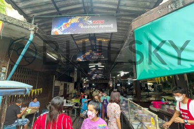 Hanging Banner ตลาดสด | Market OOH Media | Small Size Big Impact