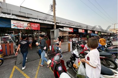 Hanging Banner ตลาดสด | Market OOH Media | Small Size Big Impact