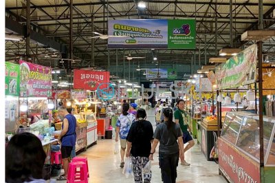 ตลาดเซฟวัน  ตลาดเซฟวัน โคราช ตลาดเซฟวัน นครราชสีมา Saveone Korat ตลาดนัดกลางคืนโคราช ที่เที่ยวโคราชตอนกลางคืน ไลฟ์สไตล์โคราช ชุมชนชาวนครราชสีมา สื่อโฆษณาในตลาดเซฟวัน  ป้ายโฆษณาเซฟวัน Billboard ตลาดเซฟวัน สื่อ OOH โคราช สื่อ Out of Home ภูมิภาค Local media