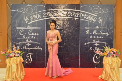 งานเลี้ยง "The Care Celeb Party"