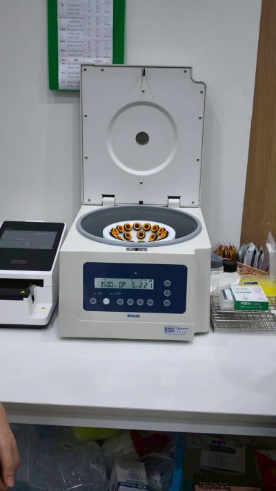 (CM0408) Low Speed Centrifuge, MicroPette - Single channel, (SK-O180-S) Digital Orbital Shakers by Onillab