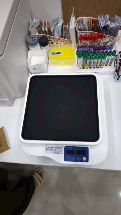 (CM0408) Low Speed Centrifuge, MicroPette - Single channel, (SK-O180-S) Digital Orbital Shakers by Onillab