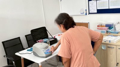 MC-24™ TOUCH HIGH SPEED MICROCENTRIFUGE (ฺBenchmark)