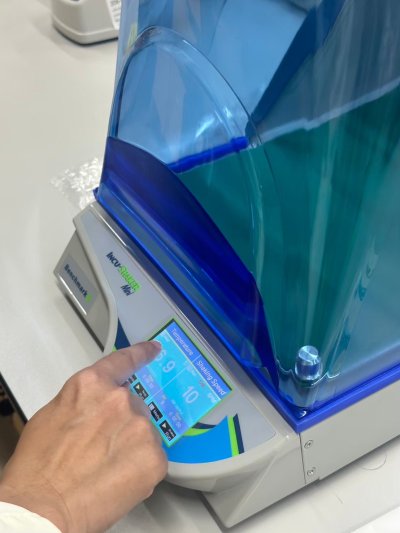 Incu-Shaker™ Mini Shaking Incubator - Benchamrk