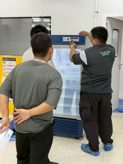 (HYC-290) Pharmaceutical Refrigerator by Haier