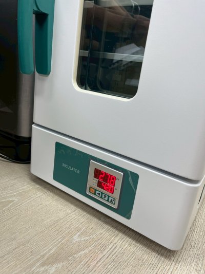 Compact Thermostatic Incubator 18L - Scitek