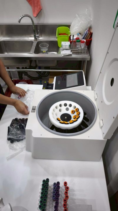 (CM0408) Low Speed Centrifuge, MicroPette - Single channel, (SK-O180-S) Digital Orbital Shakers by Onillab