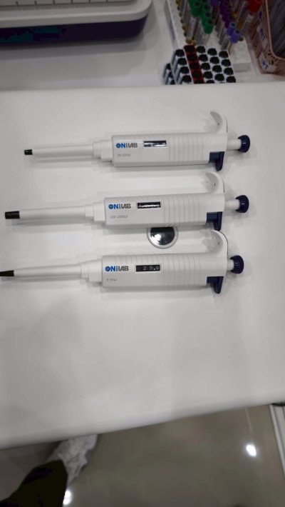 (CM0408) Low Speed Centrifuge, MicroPette - Single channel, (SK-O180-S) Digital Orbital Shakers by Onillab