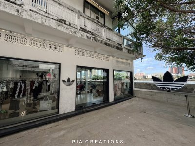 adidas Originals Flagship Store : ทรงวาด